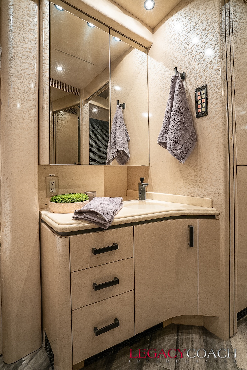 2005 Prevost  Marathon H3-45 For Sale