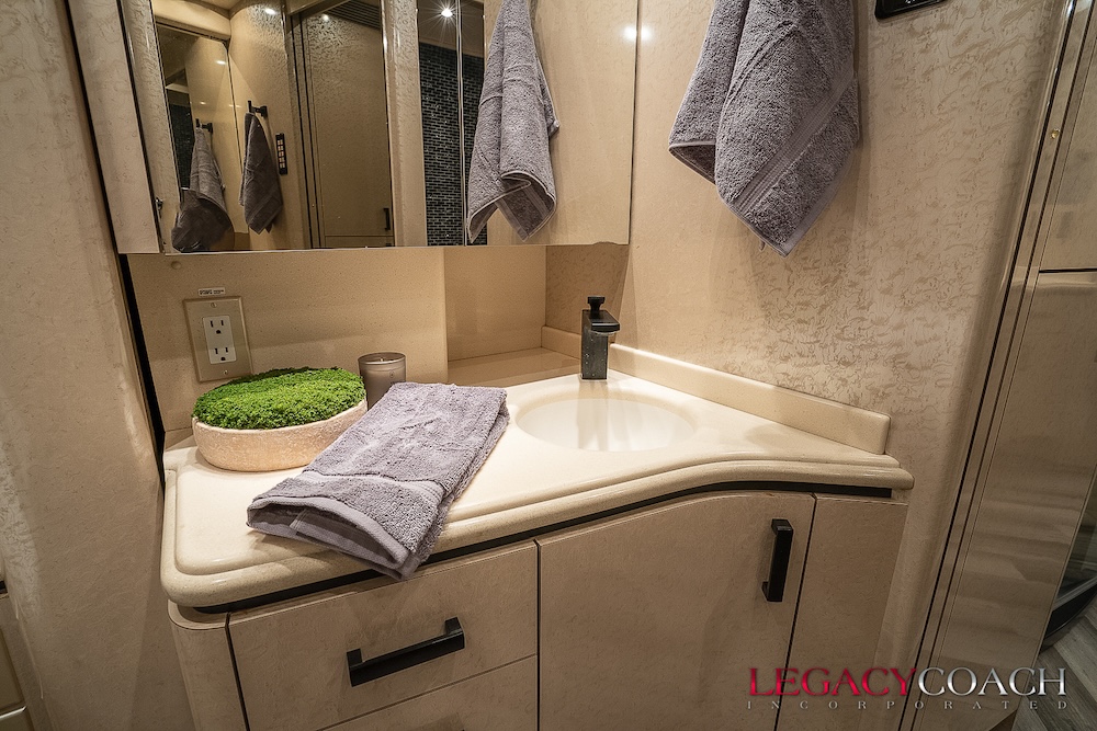 2005 Prevost  Marathon H3-45 For Sale