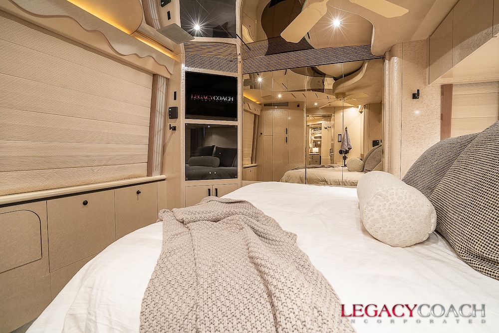 2005 Prevost  Marathon H3-45 For Sale