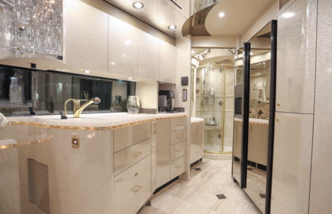 2005 Prevost Marathon H3-45 For Sale