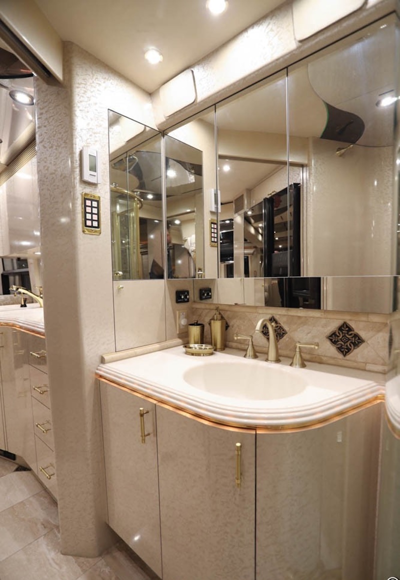 2005 Prevost Marathon H3-45 For Sale