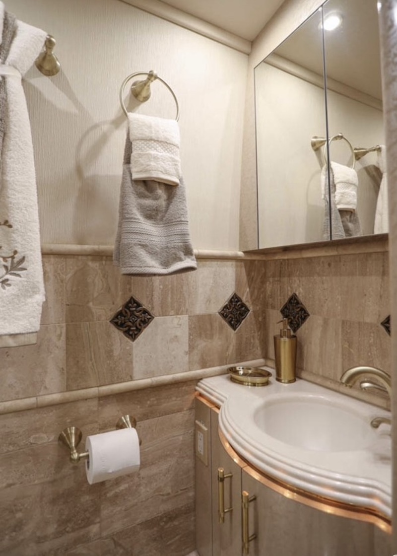 2005 Prevost Marathon H3-45 For Sale