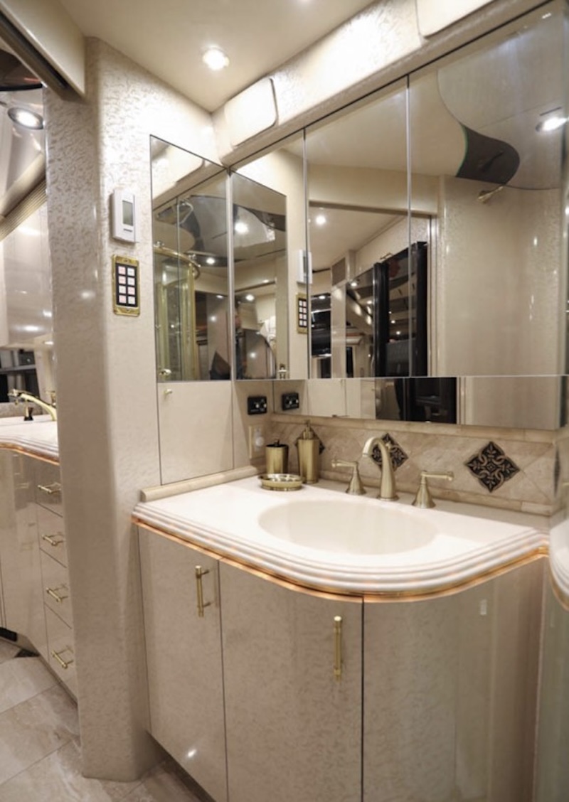 2005 Prevost Marathon H3-45 For Sale