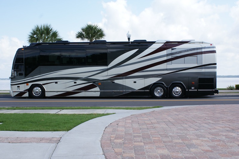 2005 Prevost Millennium H3-45Double Slide