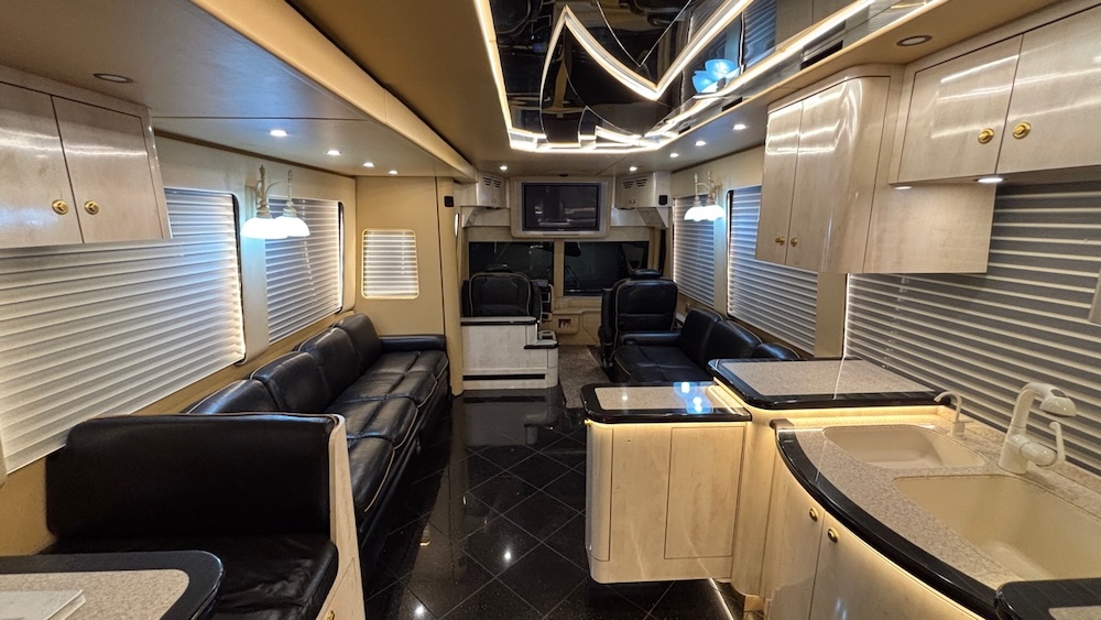 2005 Prevost Parliament XLII For Sale