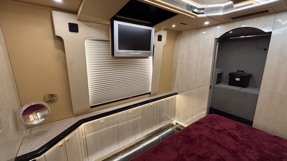 2005 Prevost Parliament XLII For Sale