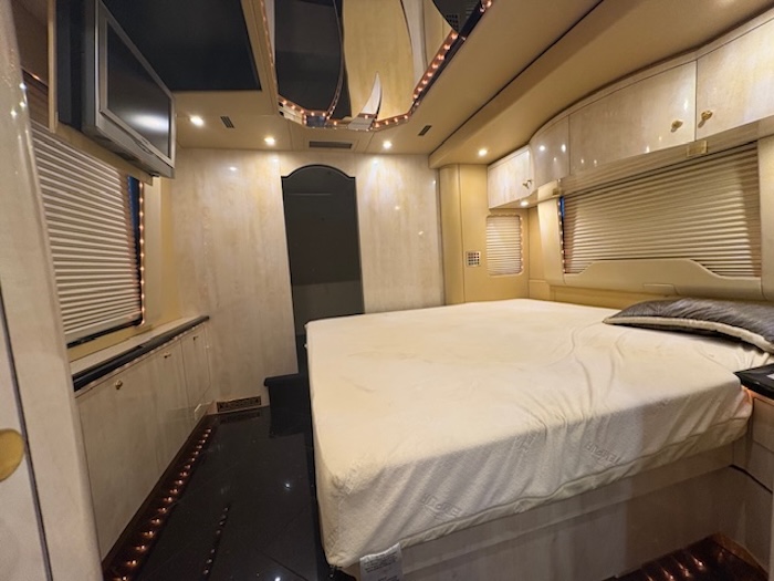 2005 Prevost Parliament XLII For Sale