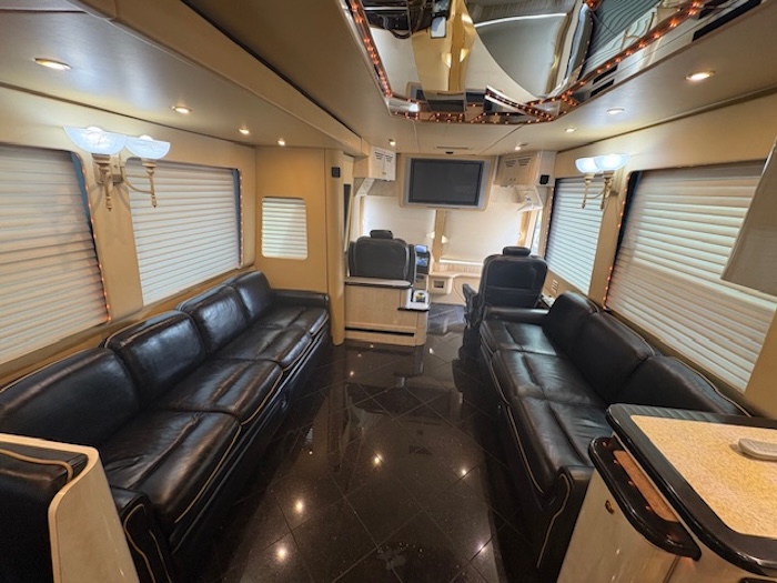 2005 Prevost Parliament XLII For Sale