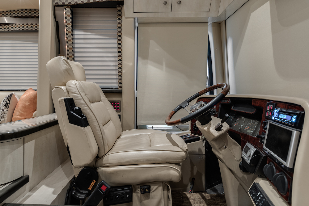 2005 Prevost Parliament XLII For Sale