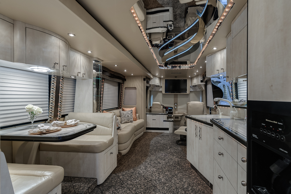 2005 Prevost Parliament XLII For Sale