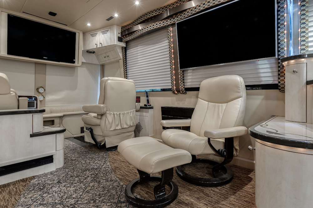 2005 Prevost Parliament XLII For Sale