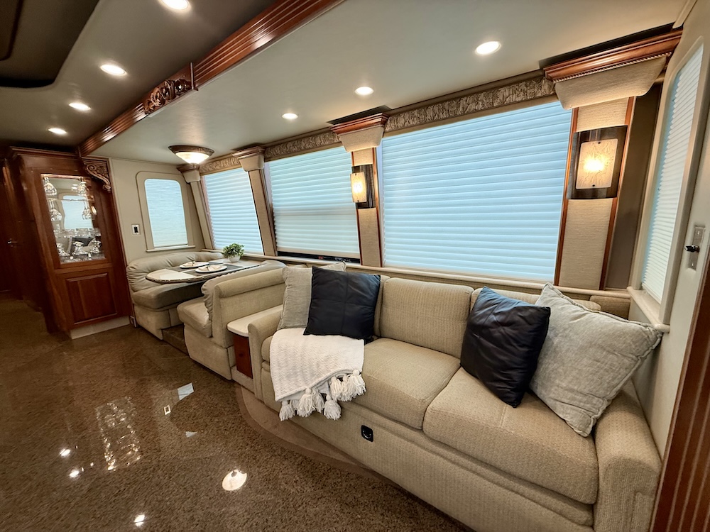 2005 Prevost Royale XLII For Sale