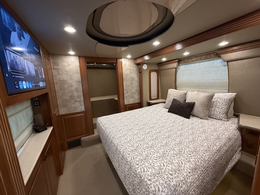 2005 Prevost Royale XLII For Sale