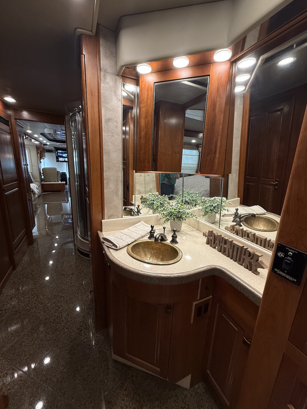 2005 Prevost Royale XLII For Sale