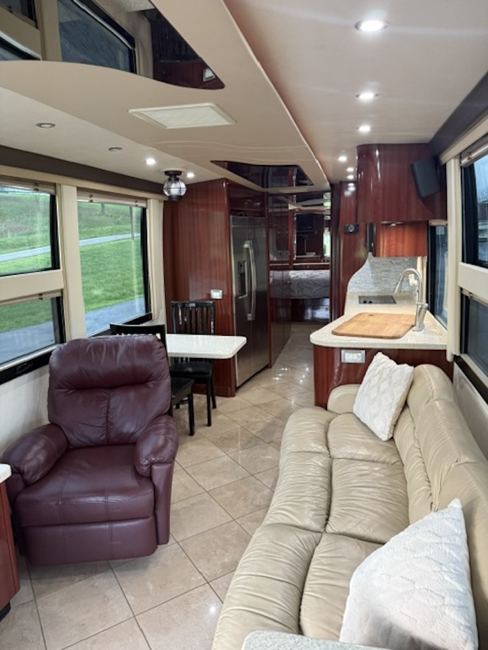 2005 Prevost XLII 40 For Sale