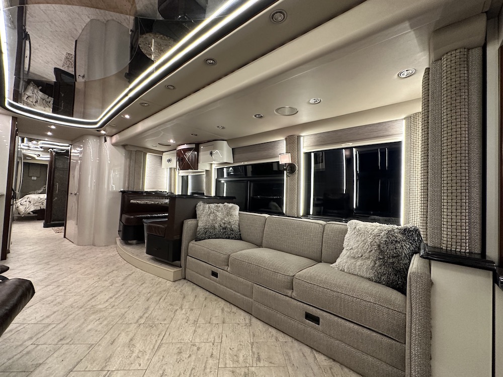 2006 Prevost American H3-45 For Sale