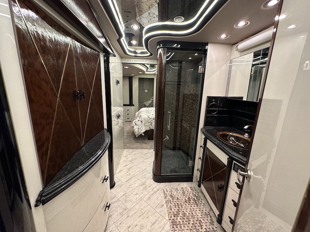 2006 Prevost American H3-45 For Sale