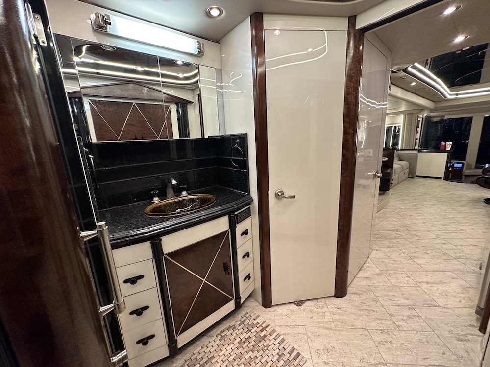 2006 Prevost American H3-45 For Sale