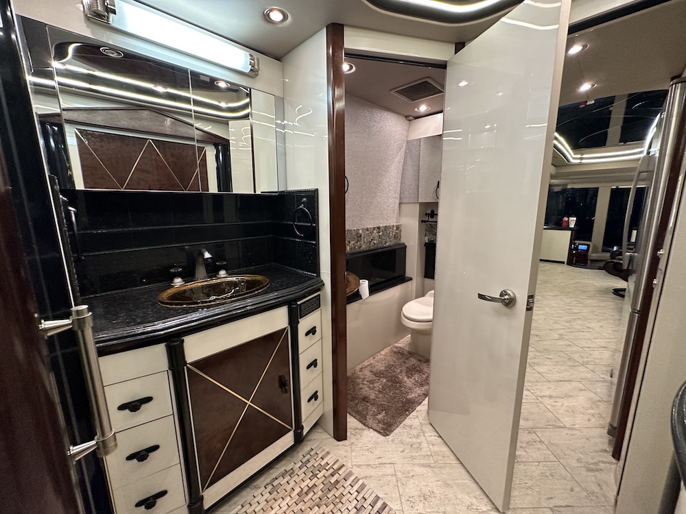 2006 Prevost American H3-45 For Sale