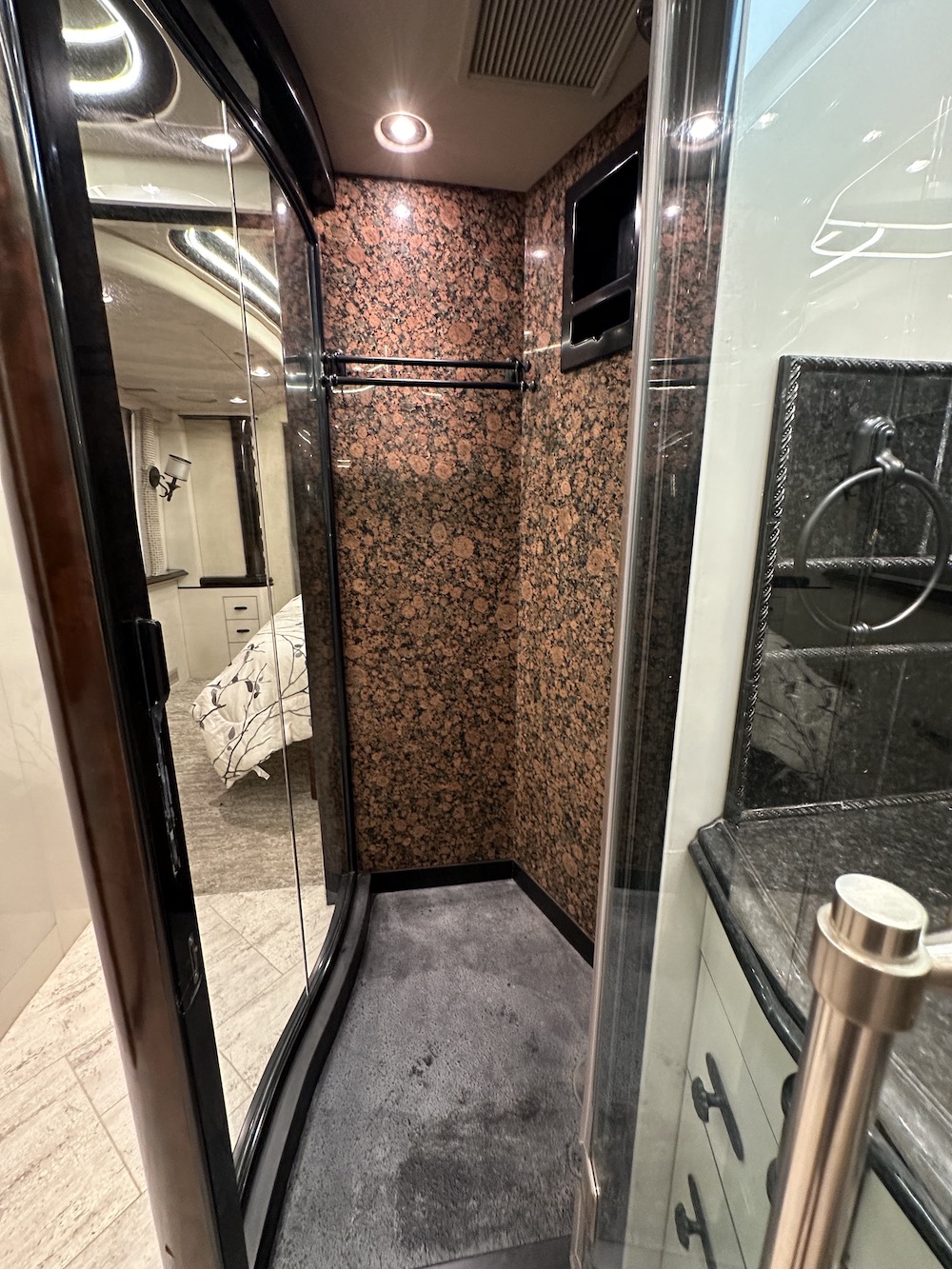 2006 Prevost American H3-45 For Sale