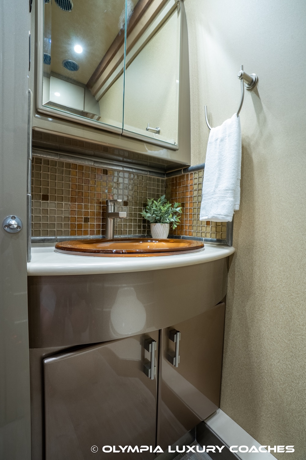2006 Prevost Country Coach XLII For Sale