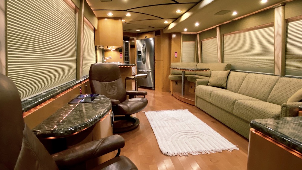 2006 Prevost Featherlite H3-45 For Sale