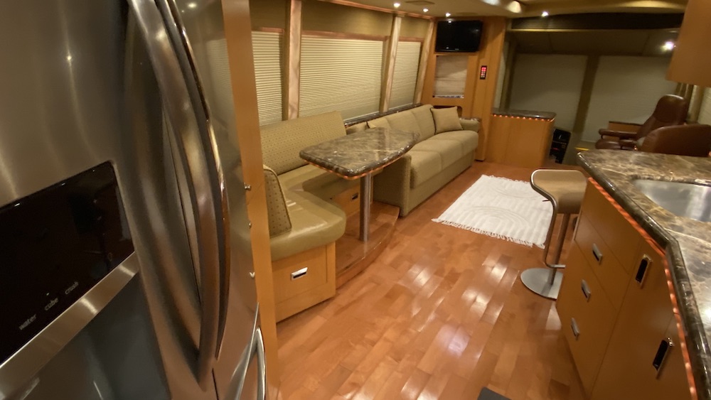 2006 Prevost Featherlite H3-45 For Sale