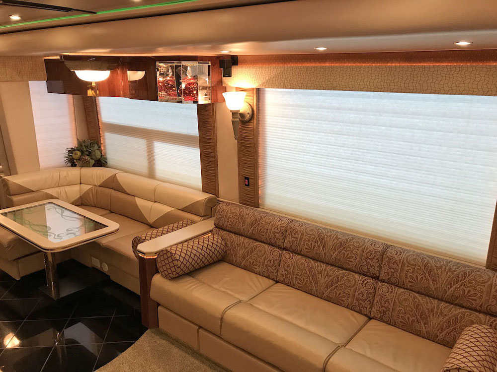 2006 Prevost Featherlite H3-45 For Sale