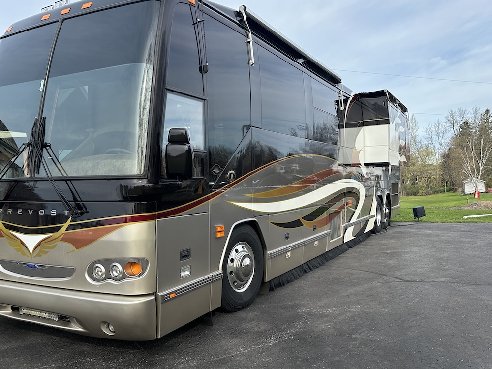 2006 Prevost Featherlite H3-45 For Sale
