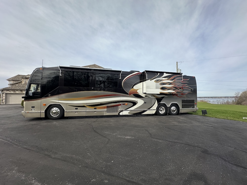 2006 Prevost Featherlite H3-45 For Sale