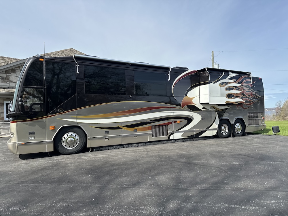 2006 Prevost Featherlite H3-45 For Sale