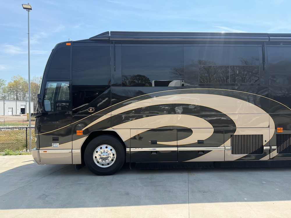 2006 Prevost Featherlite H3-45 For Sale