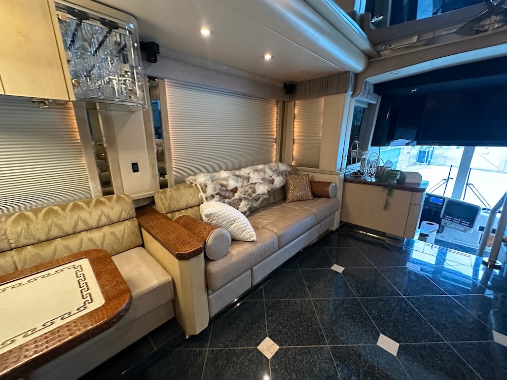 2006 Prevost Featherlite H3-45 For Sale