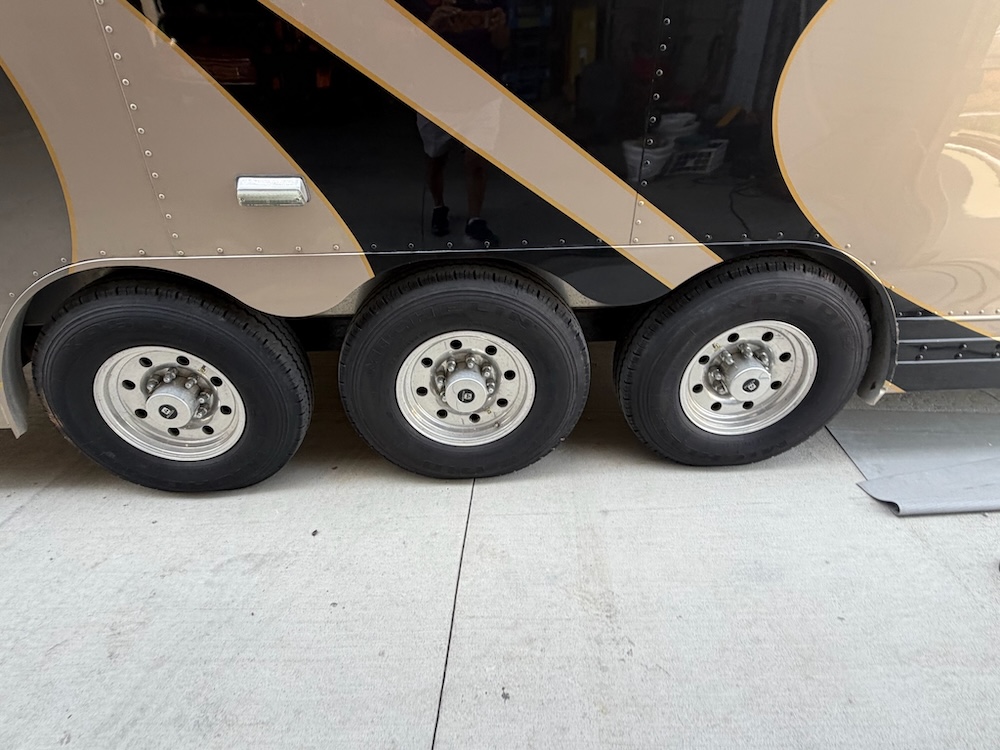 2006 Prevost Featherlite H3-45 For Sale