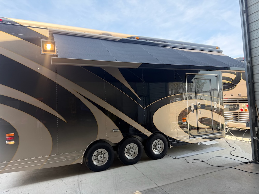 2006 Prevost Featherlite H3-45 For Sale