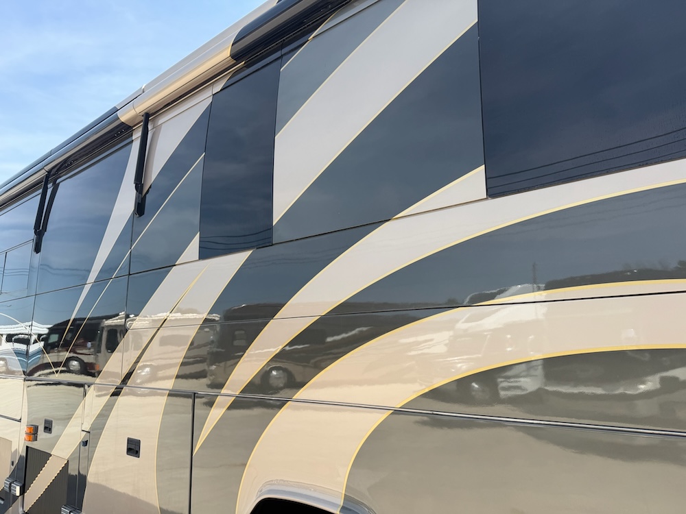 2006 Prevost Featherlite H3-45 For Sale