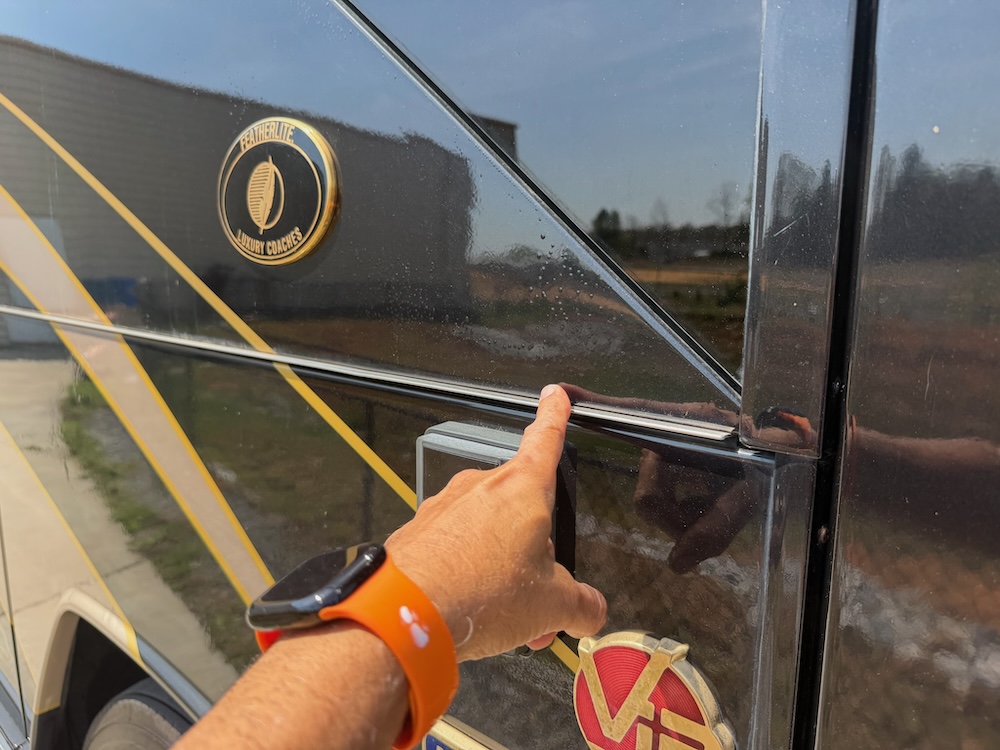 2006 Prevost Featherlite H3-45 For Sale