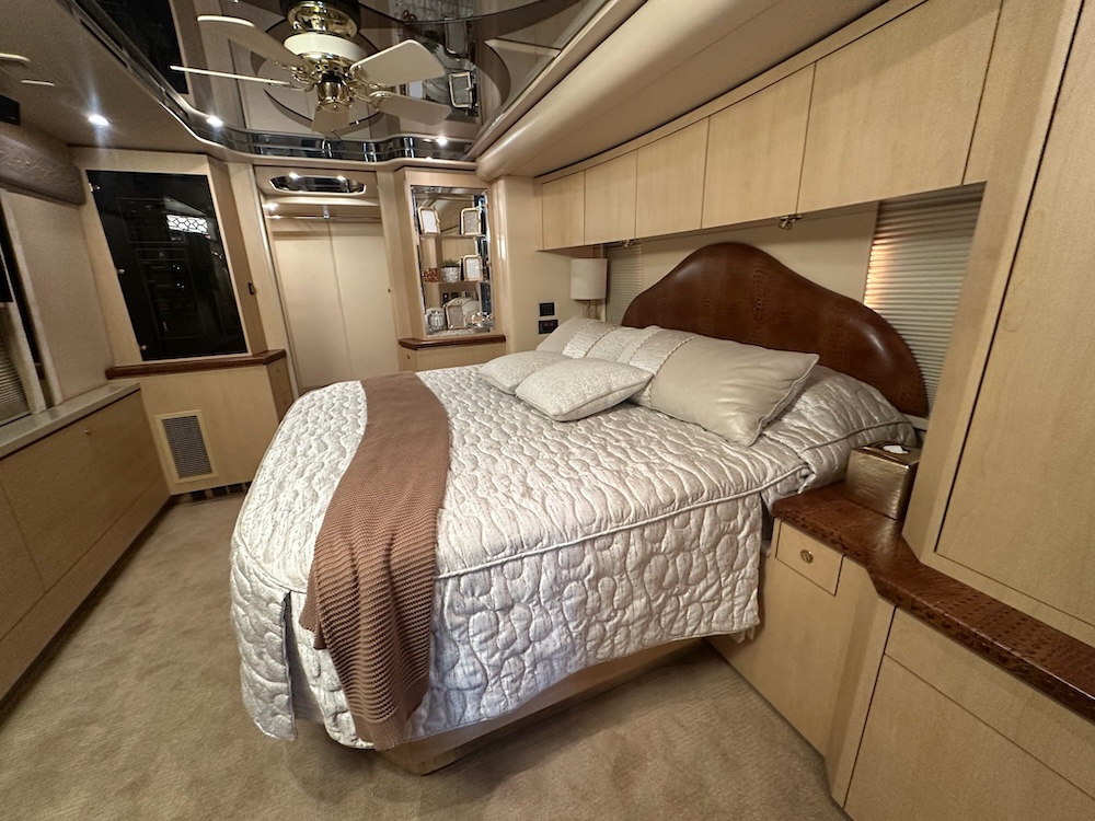 2006 Prevost Featherlite H3-45 For Sale