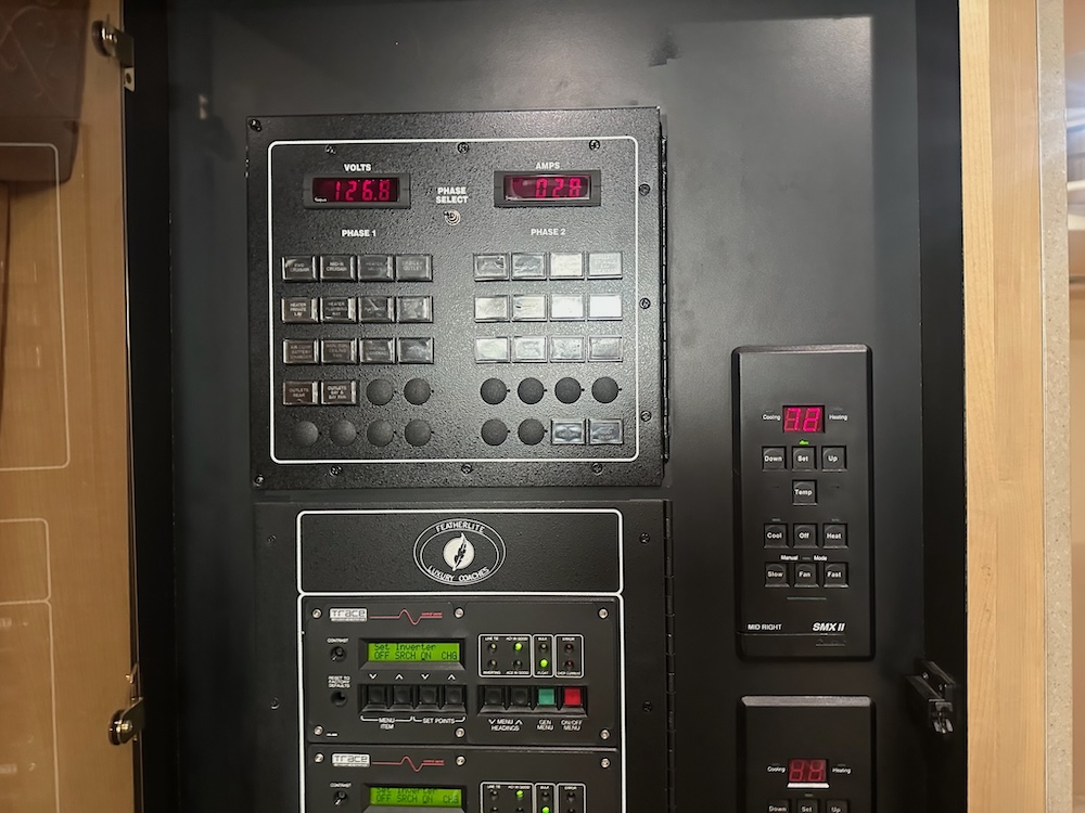 2006 Prevost Featherlite H3-45 For Sale