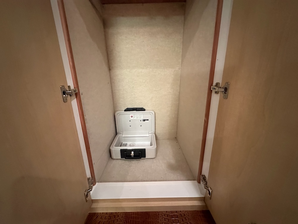 2006 Prevost Featherlite H3-45 For Sale