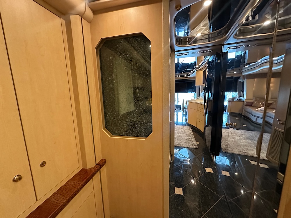 2006 Prevost Featherlite H3-45 For Sale