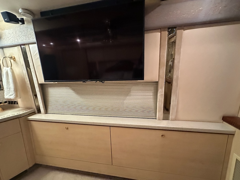 2006 Prevost Featherlite H3-45 For Sale