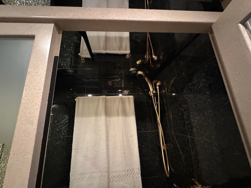 2006 Prevost Featherlite H3-45 For Sale