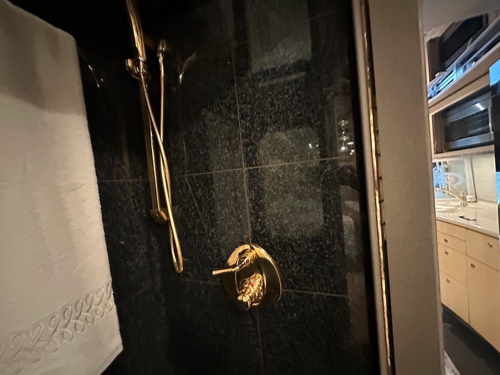 2006 Prevost Featherlite H3-45 For Sale