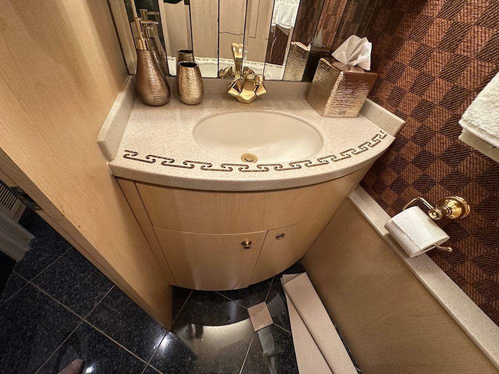 2006 Prevost Featherlite H3-45 For Sale