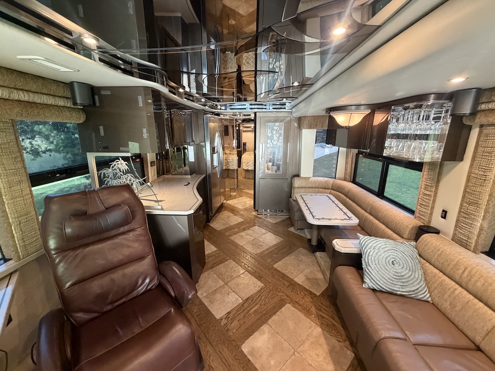 2006 Prevost Featherlite H3-45 For Sale