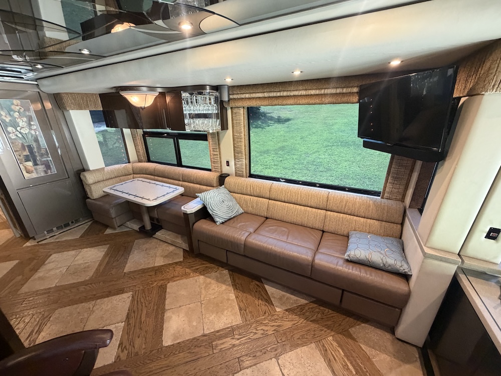 2006 Prevost Featherlite H3-45 For Sale