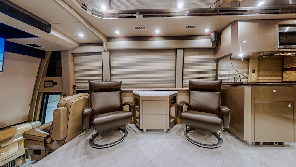 2006 Prevost  Featherlite H3-45 For Sale