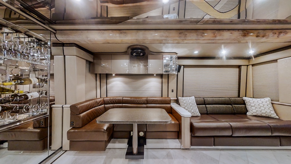 2006 Prevost  Featherlite H3-45 For Sale