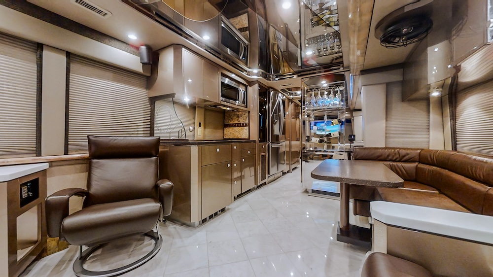 2006 Prevost  Featherlite H3-45 For Sale